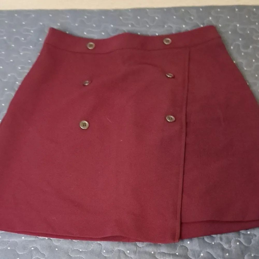 Banana Republic Women's Burgundy Skirt size 2
